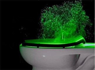 Naukowcy odkryli, że spłukiwanie toalety bez osłony może wywołać chorobę
